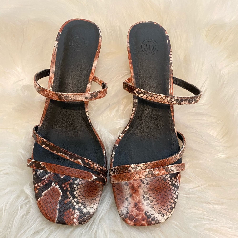 Faux multicolored Snakeskin kitten heel